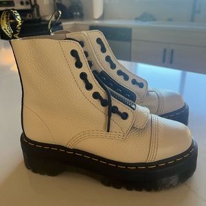 DR. MARTEN'S SINCLAIR MILLED NAPPA LEATHER PLATFORM BOOTS- PARCHMENT BEIGE
